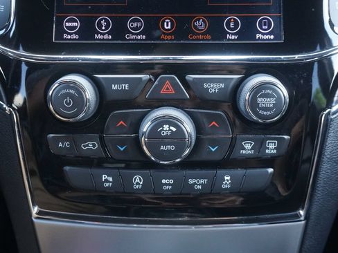 Used 2019 Jeep Grand Cherokee Limited AWD/4WD image 15
