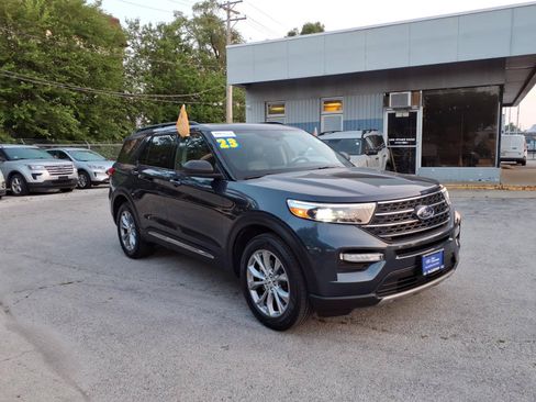 Certified 2023 Ford Explorer XLT w/ Equipment Group 202A AWD/4WD image 1