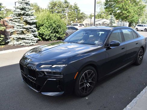 Certified 2024 BMW 740i xDrive AWD/4WD image 4