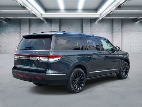 Certified 2022 Lincoln Navigator L Reserve AWD/4WD image 5