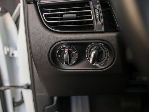Certified 2026 Porsche Macan AWD/4WD image 22