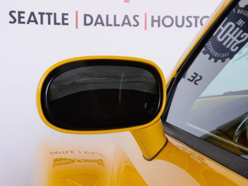 Used 2006 Chevrolet SSR w/ Preferred Equipment Group image 25