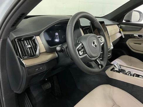 New 2026 Volvo XC90 T8 Plus w/ Protection Package Premier image 19