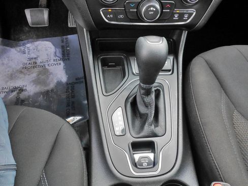 Used 2019 Jeep Cherokee Latitude w/ Cold Weather Group image 22