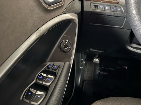 Used 2018 Hyundai Santa Fe Sport w/ 2.4L Value Package 02 FWD image 29