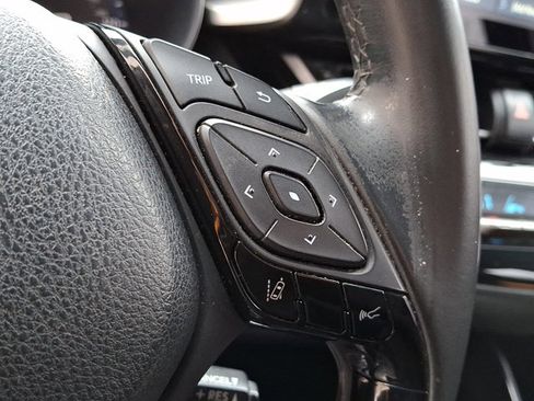 Used 2019 Toyota C-HR XLE image 21
