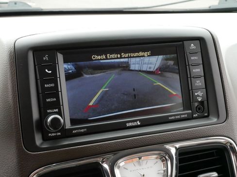 Used 2015 Chrysler Town & Country Touring-L w/ Driver Convenience Group FWD image 29