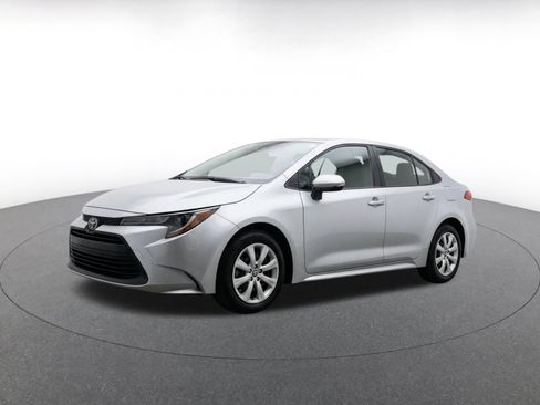 Used 2025 Toyota Corolla LE FWD image 3