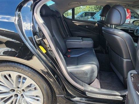 Used 2013 Lexus LS 460 w/ Comfort Pkg RWD image 24