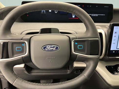Used 2025 Ford Expedition Max Active AWD/4WD image 16
