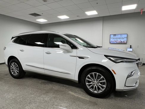 Used 2024 Buick Enclave Premium image 12