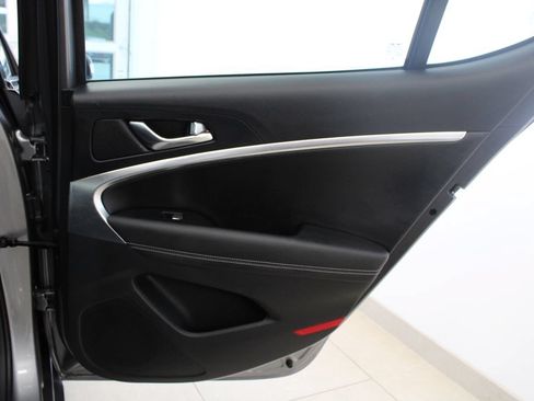 Used 2025 Genesis G70 2.5T RWD image 32