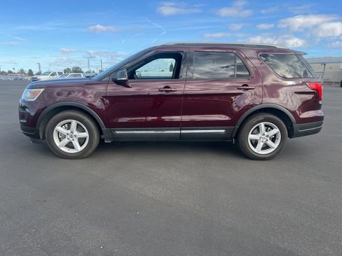 Used 2019 Ford Explorer XLT w/ Equipment Group 202A FWD image 8