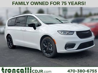 New 2026 Chrysler Pacifica Limited w/ S Appearance Package FWD video 1