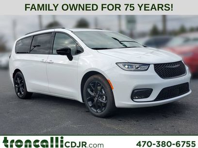 New 2026 Chrysler Pacifica Limited w/ S Appearance Package