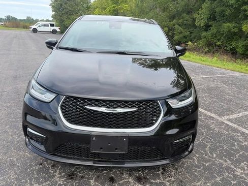 Used 2025 Chrysler Pacifica Select FWD image 6