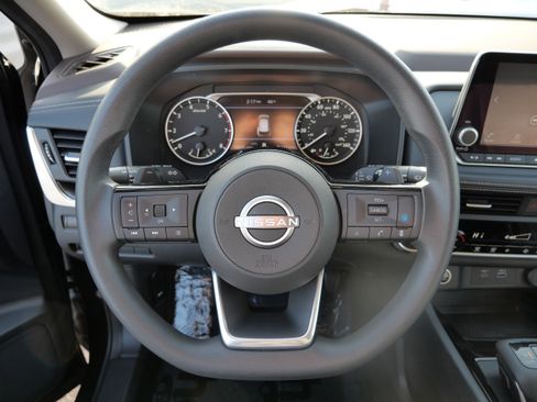 Used 2023 Nissan Rogue SV image 26