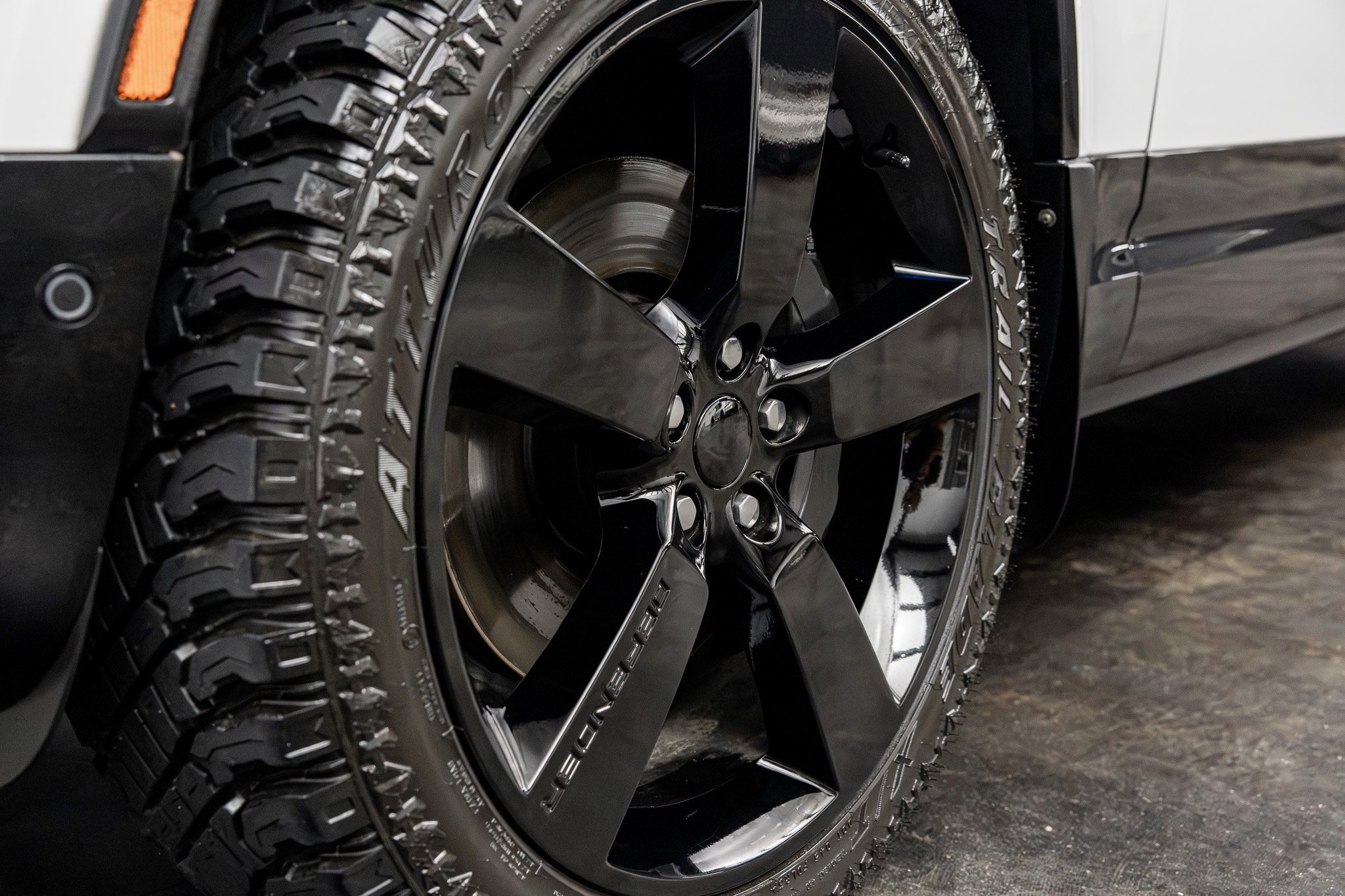 Used 2023 Land Rover Defender 110 X-Dynamic SE AWD/4WD image 12