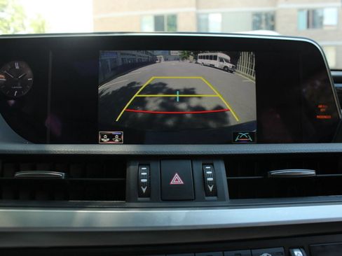 Used 2019 Lexus ES 300h w/ Premium Package FWD image 37