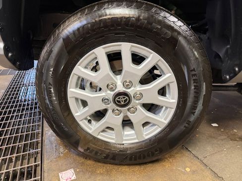 Used 2025 Toyota Tacoma SR5 image 27