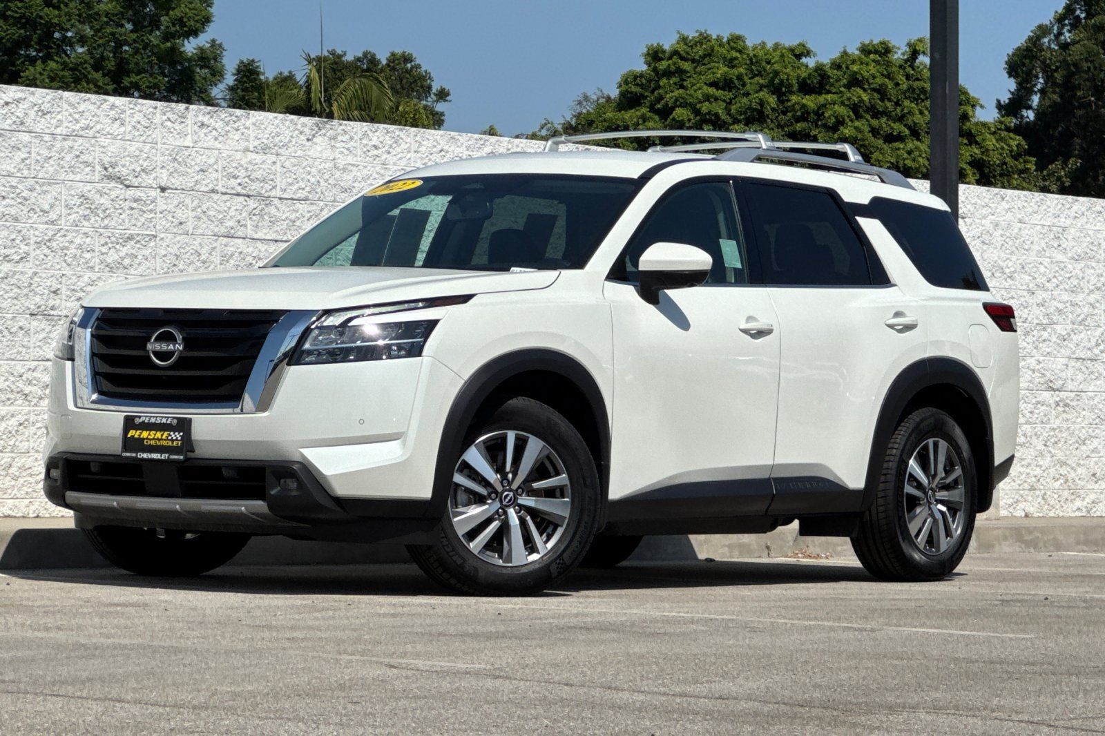 Used 2022 Nissan Pathfinder SL FWD image 8