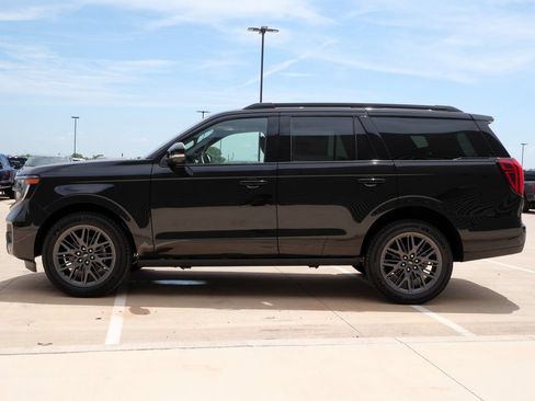 New 2027 Ford Expedition Platinum AWD/4WD image 3