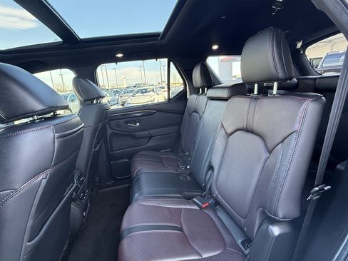 Used 2025 Honda Pilot Black Edition image 25