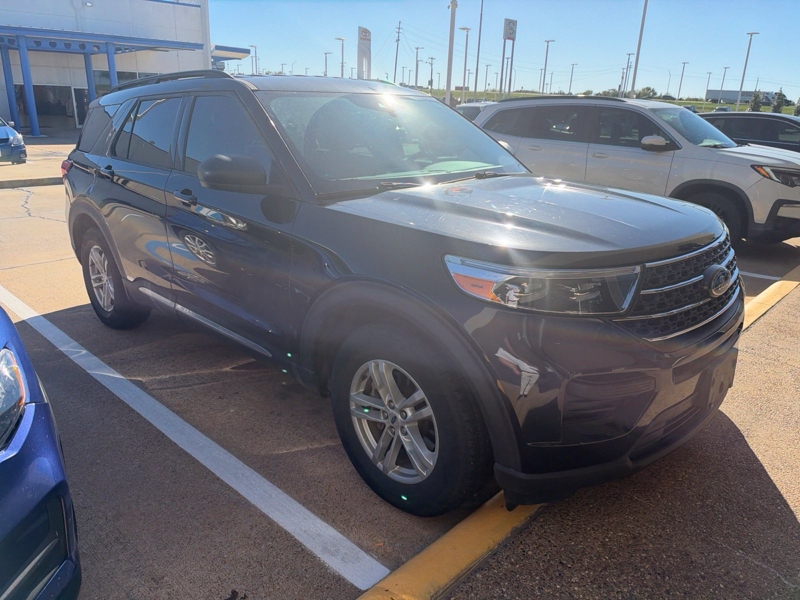 Used 2023 Ford Explorer XLT RWD image 9