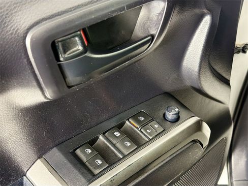 Used 2021 Toyota Tacoma TRD Sport image 10