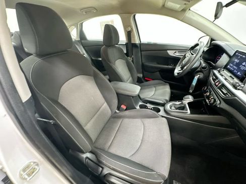 Used 2022 Kia Forte LXS FWD image 25