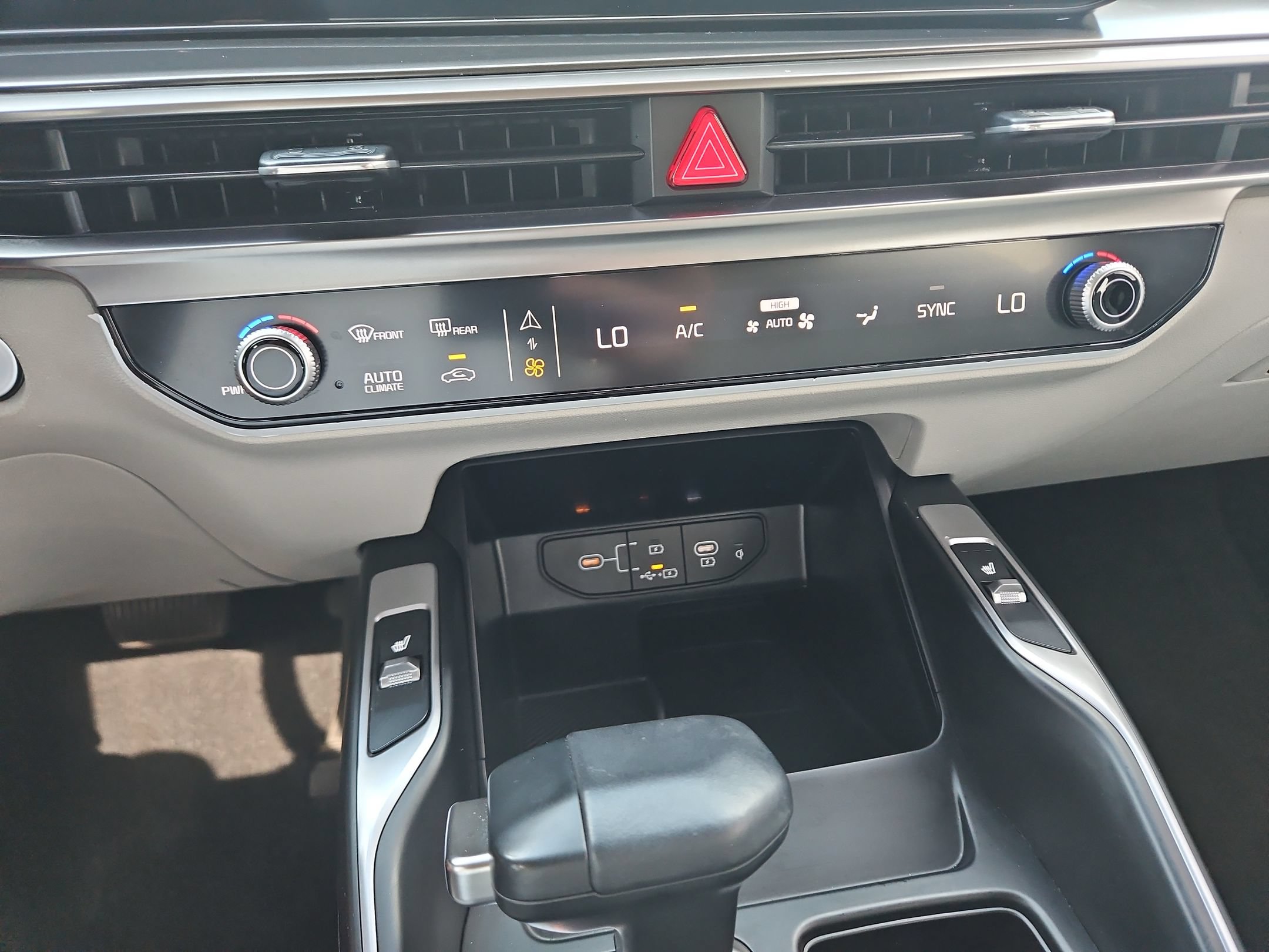 Used 2025 Kia Sorento S FWD image 16