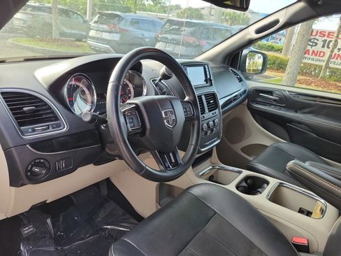 Used 2019 Dodge Grand Caravan SXT FWD image 18