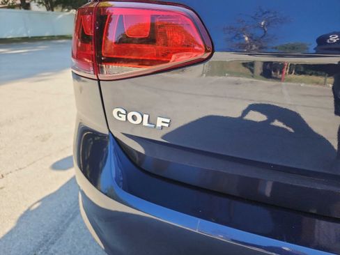 Used 2015 Volkswagen Golf 4-Door FWD image 8