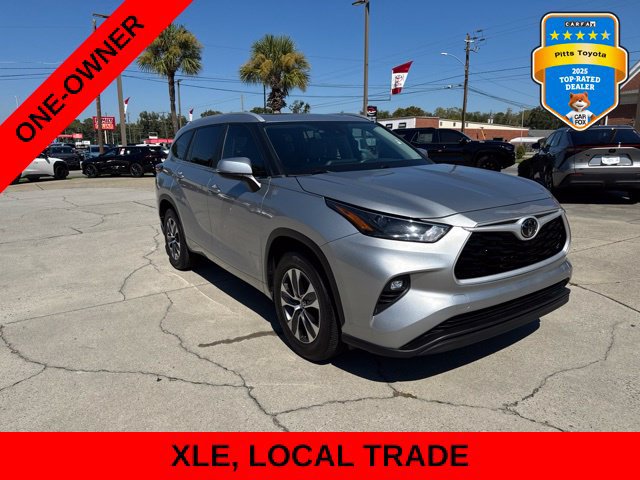 Used 2024 Toyota Highlander XLE FWD image 3