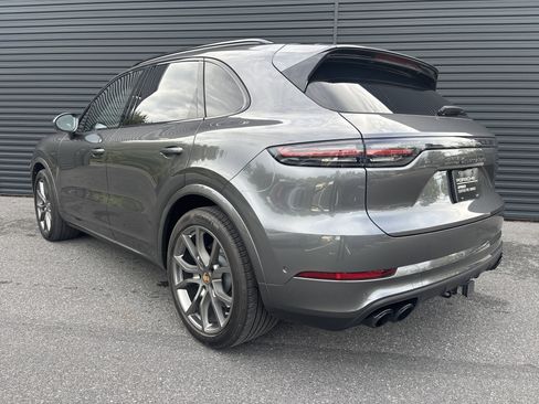 Certified 2022 Porsche Cayenne Turbo AWD/4WD image 3
