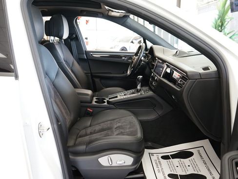 Used 2019 Porsche Macan image 46