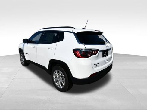 Used 2024 Jeep Compass Latitude AWD/4WD image 5
