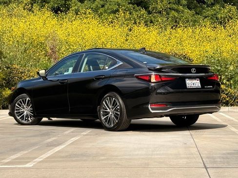Certified 2025 Lexus ES 300h w/ Premium Package image 3
