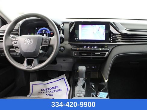 Used 2025 Toyota Camry LE image 8
