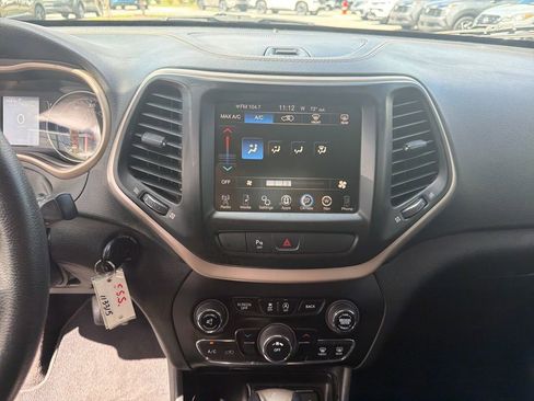Used 2018 Jeep Cherokee Latitude image 34