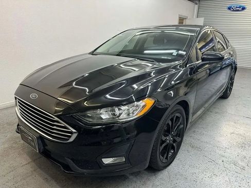Used 2019 Ford Fusion SE w/ Equipment Group 151A image 3
