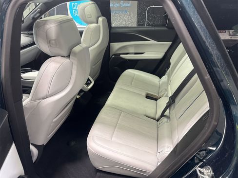 Used 2025 Cadillac Lyriq Luxury image 11