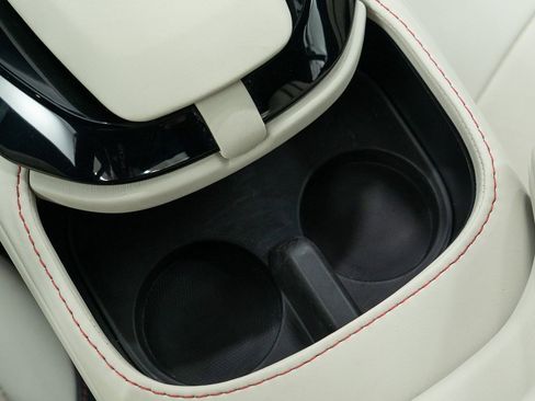 Used 2023 Aston Martin V8 Vantage Coupe image 25