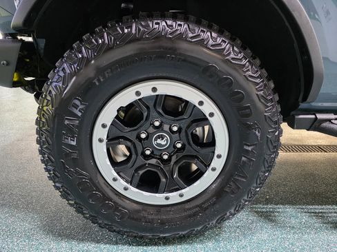 Used 2022 Ford Bronco Badlands image 11