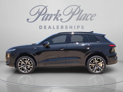 Used 2026 Audi Q3 quattro 2.0T AWD/4WD image 2