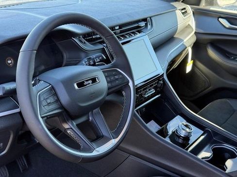 New 2025 Jeep Grand Cherokee L Altitude image 21