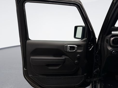 Used 2022 Jeep Wrangler Unlimited Sport image 9