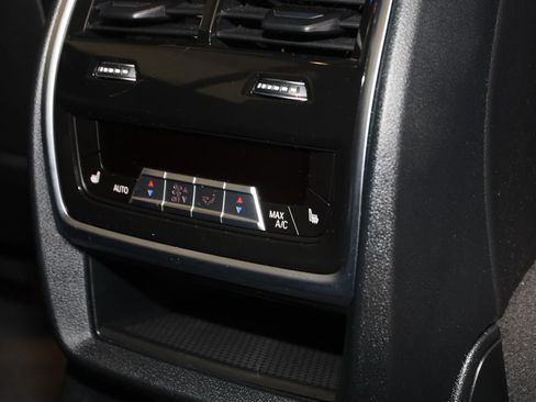 Used 2024 BMW X7 M60i AWD/4WD image 19
