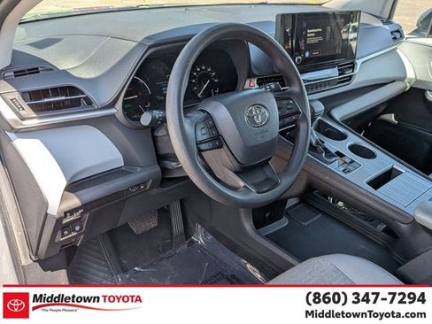 Used 2025 Toyota Sienna LE w/ LE Plus Package AWD/4WD image 16