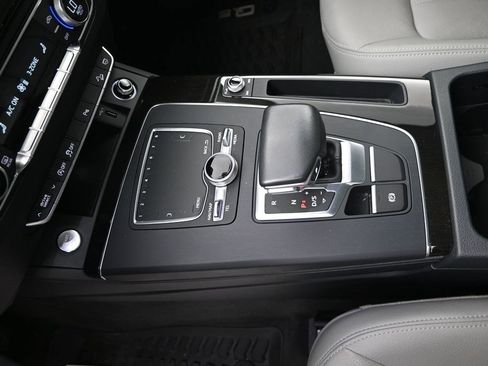 Used 2018 Audi Q5 2.0T Premium Plus w/ Premium Plus Package AWD/4WD image 11